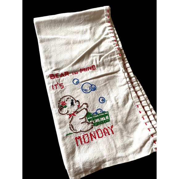 Vtg Embroidered Tea Towel Linen Monday Day of the Week Bear Bubble Bath MCM - Picture 1 of 8